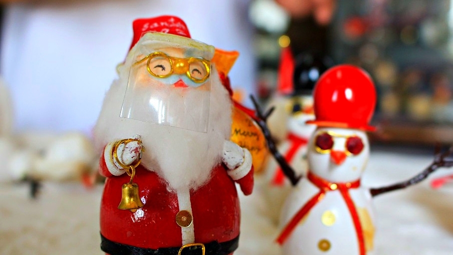 Retired teacher in HCM City produces festive items from eggshells